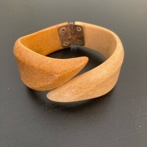 Vintage wooden hinged bracelet.